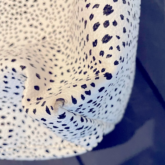 Thirty-One Signture Tote White with Black Spots/Dots - Picture 9 of 9